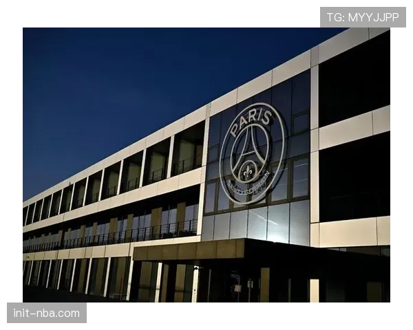 巴黎圣日耳曼推出2026-27赛季全新客场球衣,设计灵感源自巴黎街景